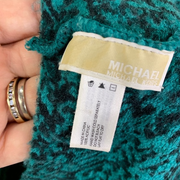 Micheal Kors green and black circle scarf - Picture 5 of 5